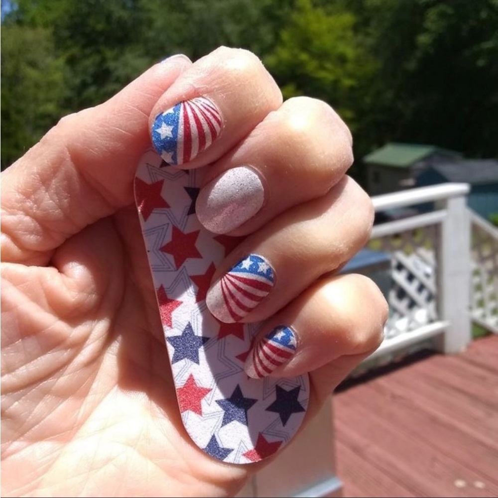 *Retired* Color Street: American Dream | Fourth of July Patriotic America Red - Picture 7 of 16